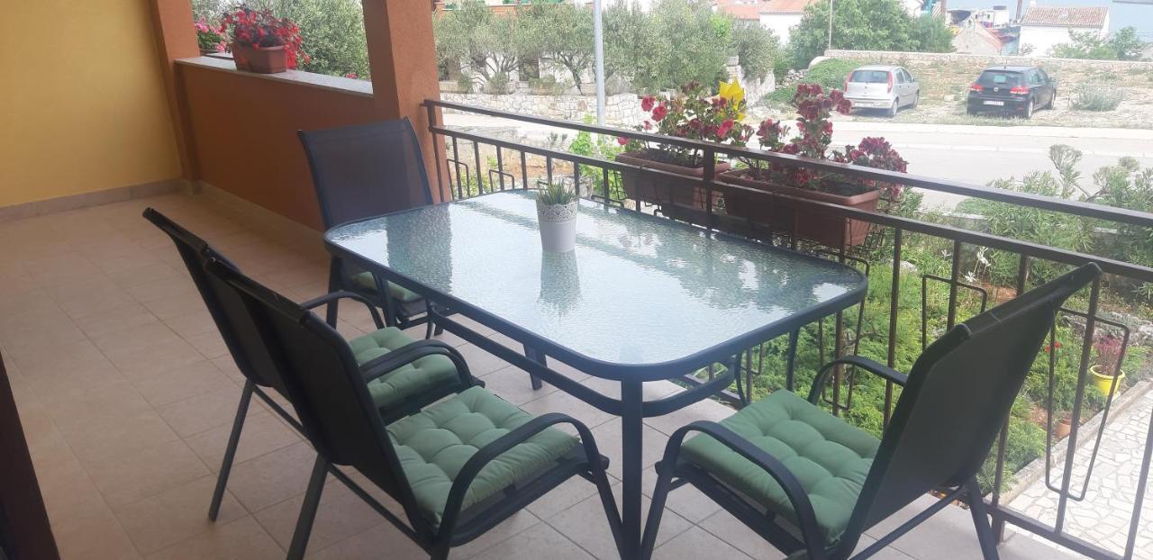 Apartmani Ana Cres Exterior foto
