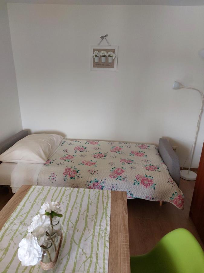 Apartmani Ana Cres Exterior foto